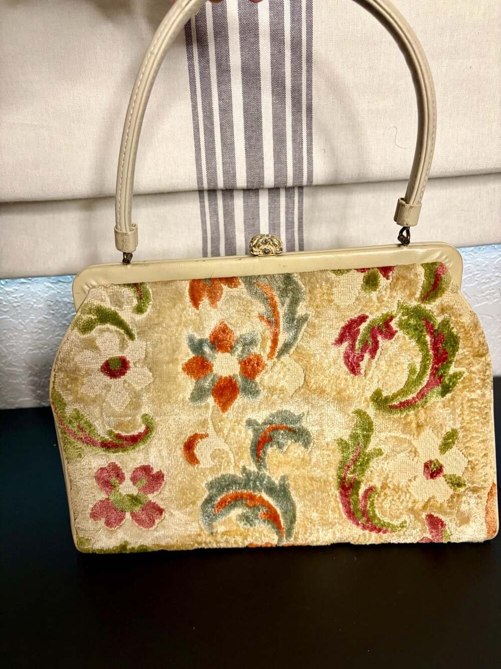 Vintage Floral Tapestry Carpet Bag Handbag L & M handbag from the 1950-1960’s
